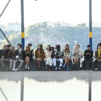 Luna Maya menjadi satu-satunya selebriti Indonesia yang duduk di barisan depan fashion show Coach. (Foto: Dok. Coach)