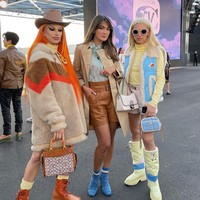 Luna Maya bersama Aquaria (kiri), pemenang RuPauls Drag Race musim ke-10. Dari semua gaya Luna Maya di New York Fashion Week Spring-Summer 2022, mana favoritmu? (Foto: Dok. Coach)