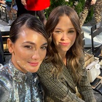 Ia juga mengabadikan momen bersama YouTuber dan fashion blogger Valeria Lipovetsky saat duduk di front-row Michael Kors. Aktris Kate Hudson dan Hailee Steinfeld turut menghadiri perhelatan tersebut. Sementara itu, Gigi Hadid dan Kendall Jenner tampil sebagai model catwalk. (Foto: Instagram/@lunamaya)