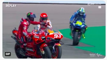 Netizen memuji sportivitas Marquez yang memberi selamat untuk Bagnaia. Marquez juga jadi trending topic Twitter dengan 11.700 tweet. Foto: (Twitter)