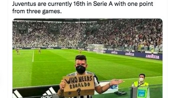 Seorang fans Juventus membawa banner siapa yang butuh Ronaldo? Terbukti mereka membutuhkan dia sekarang. Foto: Twitter