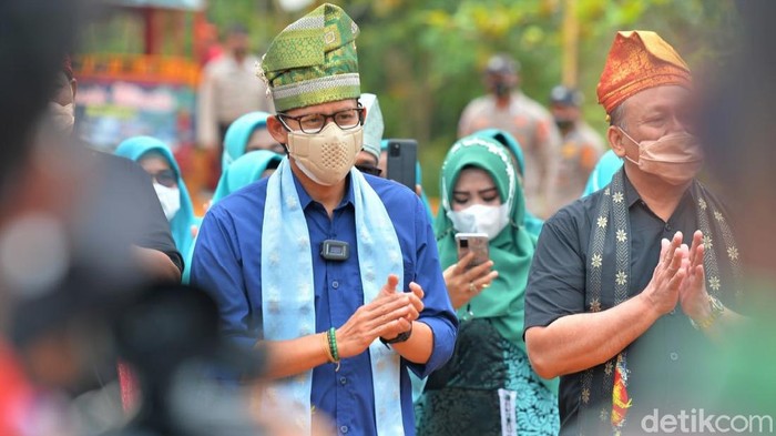 Menparekraf Sandiaga Uno berkunjung ke Koto Masjid atau yang lebih dikenal Kampung Patin di Kampar, Riau. Seperti apa penampakannya?