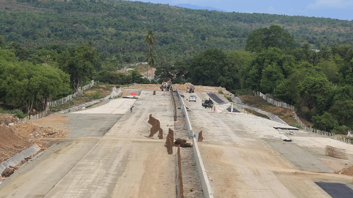Pembangunan tol ruas Sigli-Banda Aceh seksi 5 Blang Bintang -Kuta Baro terus berlangsung. Ruas tol ini diketahui menjadi bagian dari Jalan Tol Trans Sumatera.