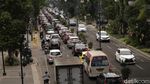 Padatnya Kendaraan di Jalan Dago Bandung Saat Akhir Pekan