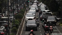 Meski obyek wisata belum dibuka, di kawasan dago terdapat kafe dan resto yang nyaman untuk berakhir pekan.