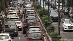 Padatnya Kendaraan di Jalan Dago Bandung Saat Akhir Pekan