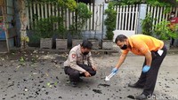Hasil olah TKP, polisi menyita barang bukti satu kompor gas dan satu tabung elpiji bright gas dari rumah Oentoro. 