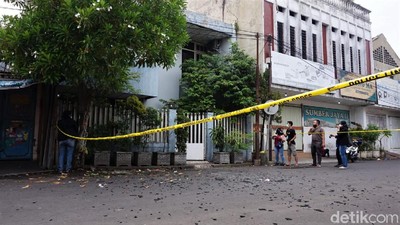 Penampakan Lokasi Ledakan Keras yang Rusak Rumah di Kota Mojokerto