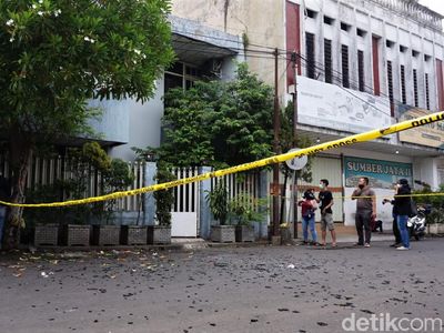 Penampakan Lokasi Ledakan Keras yang Rusak Rumah di Kota Mojokerto