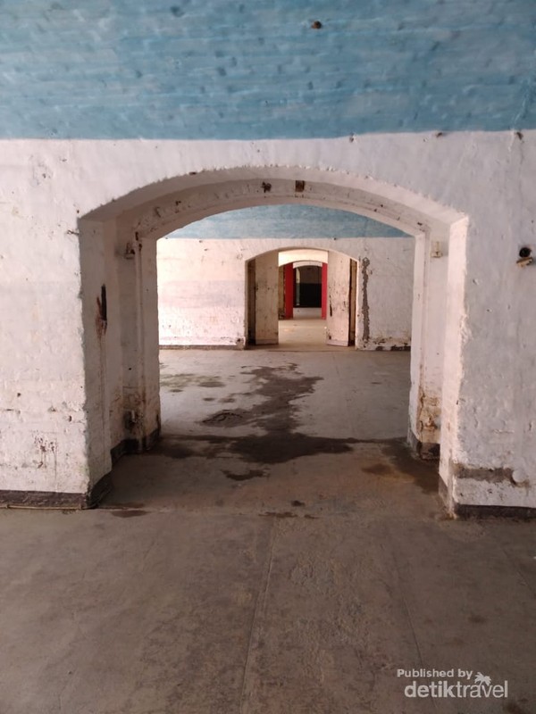 Benteng Van Der Wijck memiliki puluhan pintu penghubung, pintu masuk dan pintu keluar
