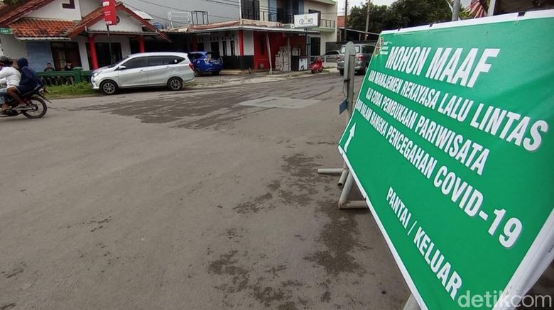 Polisi Urai Keramaian Pangandaran Polisi Urai Keramaian Pangandaran