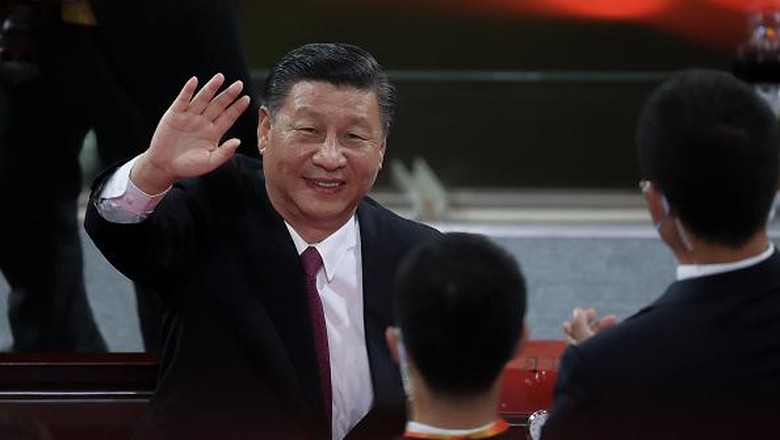 Sosok Xi Jinping, Presiden China yang Disorot Gegara Aturan Kontroversial Sosok Xi Jinping kembali disorot usai pemerintah China membuat sejumlah aturan yang dinilai kontroversial. Beberapa aturan itu pun bahkan dinilai aneh.