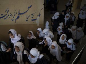 Puluhan Murid SD Afghanistan Dilarikan ke RS karena Keracunan