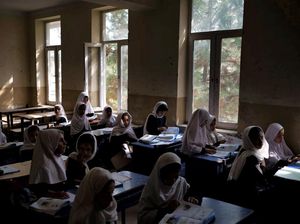 Horee! Anak Perempuan Afghanistan Kembali ke Sekolah