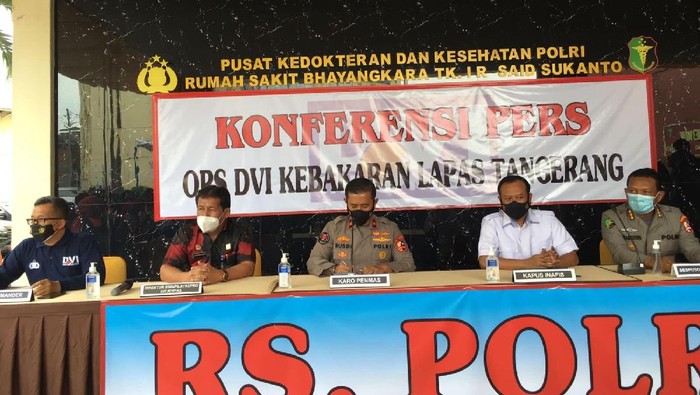 Tim DVI kembali identifikasi jenazah korban kebakaran Lapas Tangerang (Foto: Firda/detikcom)