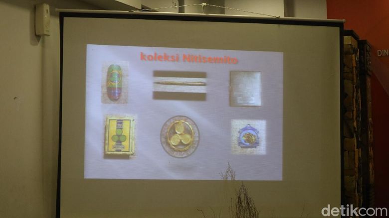 15 Koleksi Baru Peninggalan Raja Kretek Nitisemito Diserahkan ke Museum Kretek Kudus 15 Koleksi Baru Peninggalan Raja Kretek Nitisemito Diserahkan ke Museum Kretek Kudus