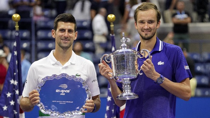 Daniil Medvedev, of Russia, right, and Novak Djokovic, of Serbia, pose for photos after Medvedev defeated Djokovic in the mens singles final of the US Open tennis championships, Sunday, Sept. 12, 2021, in New York. (AP Photo/John Minchillo)