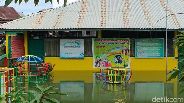 Banjir di Kabupaten Wajo, Sulsel meluas ke 48 desa di 6 kecamatan. Banjir menyebkan 10 ribu lebih rumah warga terdampak. (Zulkipli Natsir/detikcom)