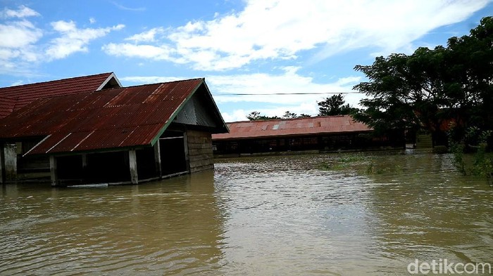 Banjir di Kabupaten Wajo, Sulsel meluas ke 48 desa di 6 kecamatan. Banjir menyebkan 10 ribu lebih rumah warga terdampak. (Zulkipli Natsir/detikcom)