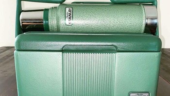 “Kotak makan siang dari tahun 1989. Termosnya dari tahun 1997.” Foto: Bored Panda