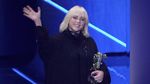 Gemes! Billie Eilish Tampil Sederhana