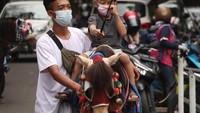 Untuk menaiki kuda, wisatawan dikenakan karcis antara Rp 20-30 ribu. Tergantung jarak dan jumlah orang yang naik, maksimal dua orang. Foto: Wisma Putra/detikcom