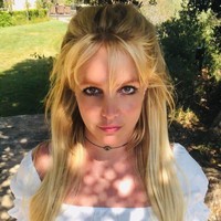 Britney Spears termasuk selebriti yang jarang pakai bra. Dalam sebuah wawancara, ibu dua anak ini mengatakan suka lupa memakai bra saat bepergian.  Foto: Instagram @britneyspears