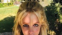 Britney Spears, penyanyi legendaris asal Amerika ini kerap menyita perhatian. Lagu-lagunya juga selalu sukses, seperti Oops! I Did It Again, Gimme More, dan lainnya. Foto: Instagram @britneyspears @samasghari