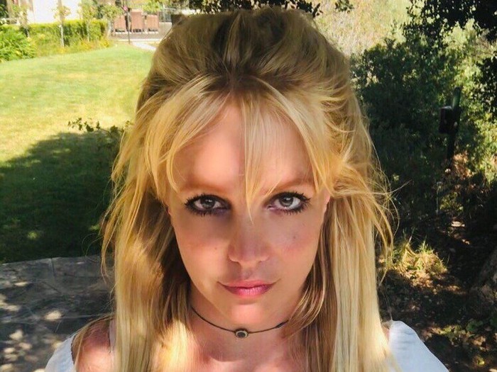 Britney Spears Unggah Foto Topless dan Tanpa Busana
