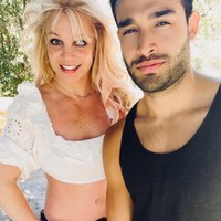 Kabar perceraian Britney Spears dan Sam Asghari muncul setelah muncul gugatan cerai dari pihak Sam. Pria yang dikenal sebagai model video klip Britney itu mengajukan gugatan cerai pada Rabu (16/8/2023), seperti dikutip People dari seorang sumber. Foto: Instagram @britneyspears @samasghari