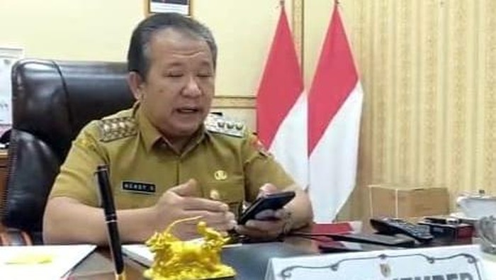 Bupati Jember Hendy Siswanto