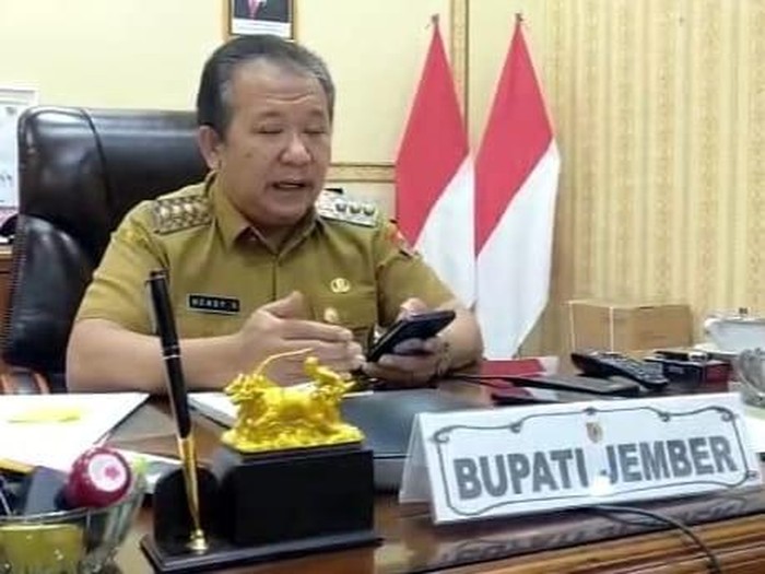Bupati Jember Hendy Siswanto