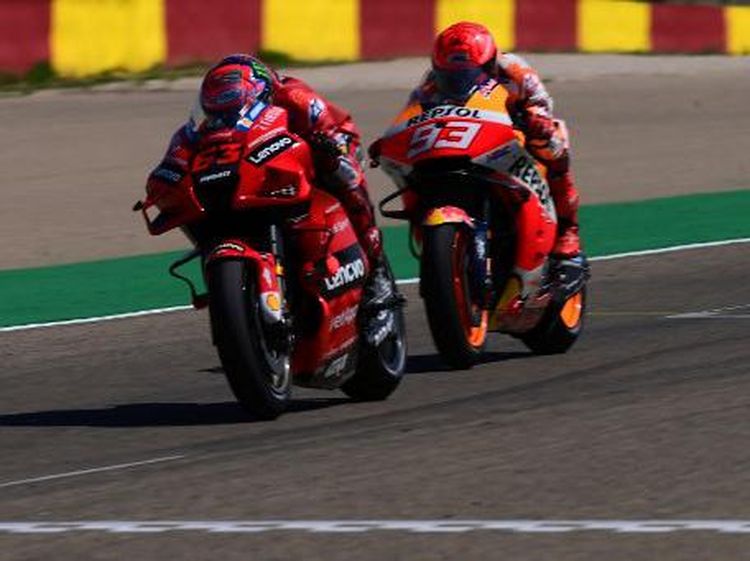 Serangan Bertubi-tubi Marquez untuk Bagnaia di MotoGP Aragon