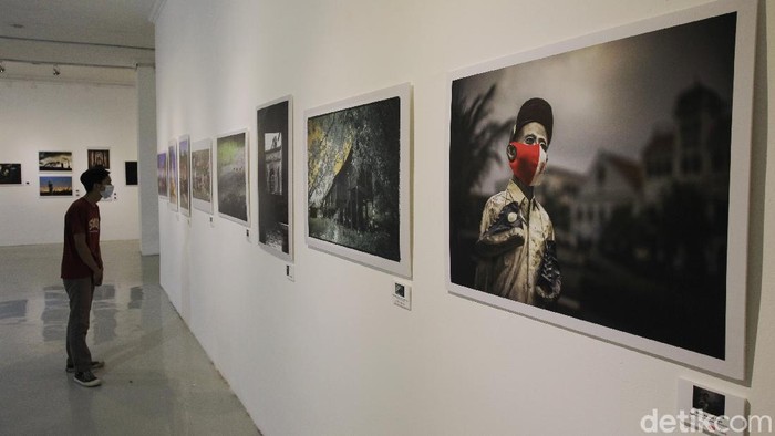 Geliat Pameran Fotografi Internasional di Masa Pandemi Sebanyak 243 fotografer dari 60 negara dunia mengikuti pameran fotografi internasional bertajuk Borderless yang dipusatkan di Yogyakarta.