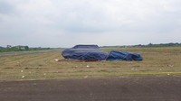 Juru Bicara Kementerian Perhubungan, Adita Irawati mengatakan tidak ada korban dalam peristiwa ini. Pilot, co pilot dan teknisi selamat. Helikopter sudah terbungkus kain. (Foto: dok. Istimewa)
