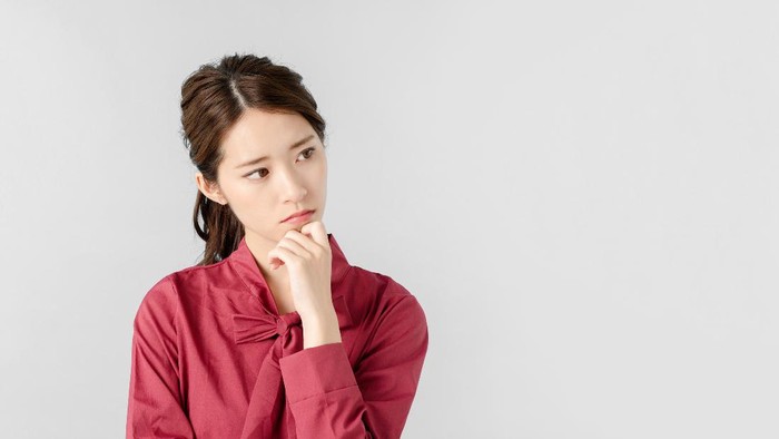 Ilustrasi wanita berpikir Thinking asian woman.