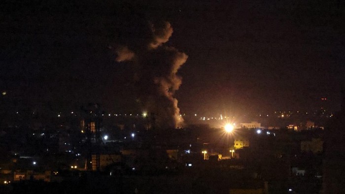 Ketegangan antara Israel dan Hamas kembali terjadi. Kali ini, militer Israel kembali melancarkan serangan udara ke wilayah Gaza.