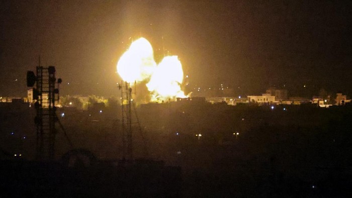 Ketegangan antara Israel dan Hamas kembali terjadi. Kali ini, militer Israel kembali melancarkan serangan udara ke wilayah Gaza.