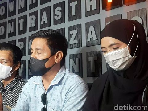 istri siri ayah taqy malik