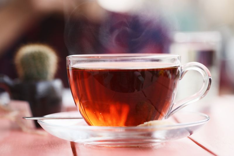 Jangan khawatir, lapisan 'lilin' pada teh panas aman untuk diminum