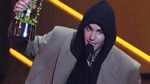 Istri Justin Bieber Tampil Singkat di MTV VMA dengan Baju Putih Tipis