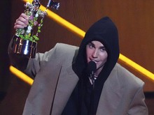 Momen Haru Justin Bieber Tampil di VMAs 2021 Viral Lagi