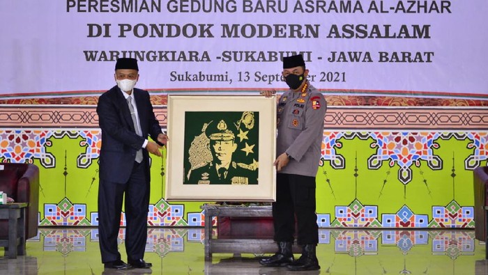 Kapolri Jenderal Listyo Sigit Prabowo menghadiri peresmian gedung baru asrama putri Pondok Pesantren Assalam