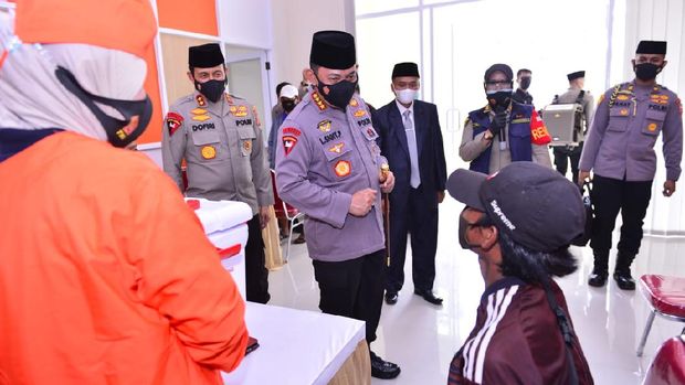 Kapolri Jenderal Listyo Sigit Prabowo menghadiri peresmian gedung baru asrama putri Pondok Pesantren Assalam