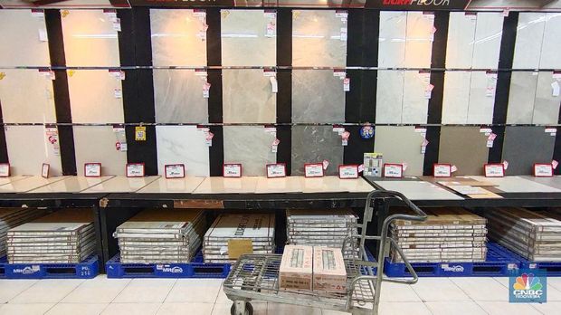 Keramik Impor (CNBC Indonesia/Tri Susilo)
