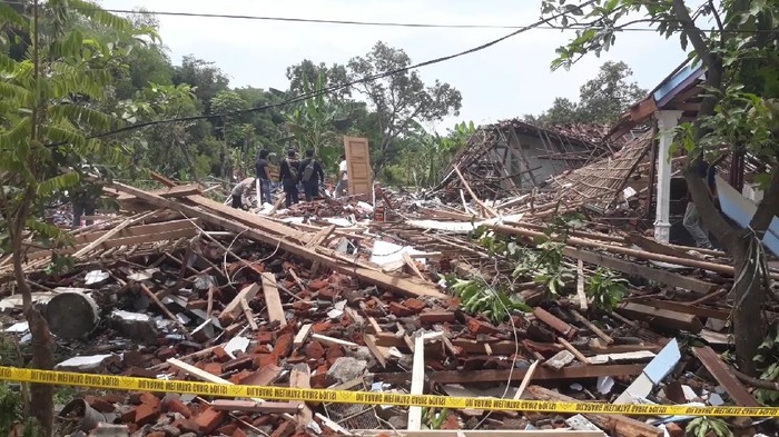 ledakan bondet di pasuruan