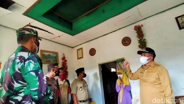 Ledakan keras yang menewaskan dua orang di Pasuruan berasal dari bondet atau bom ikan. Wabup Pasuruan A Mujib Imron menyebut, pembuatan bondet merupakan pelanggaran hukum.