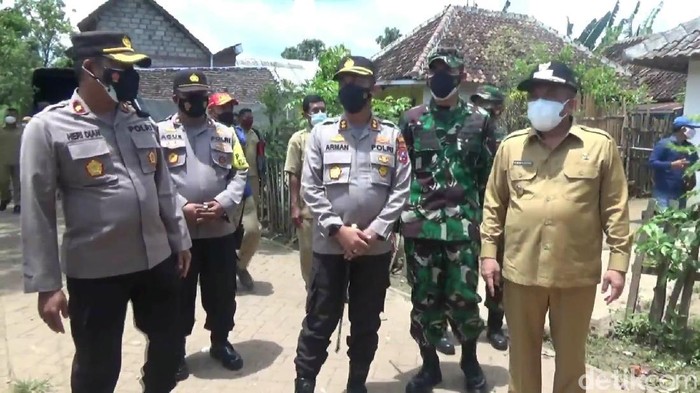 Ledakan keras yang menewaskan dua orang di Pasuruan berasal dari bondet atau bom ikan. Wabup Pasuruan A Mujib Imron menyebut, pembuatan bondet merupakan pelanggaran hukum.