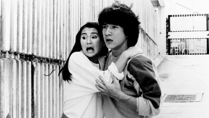 Penampilan Maggie Cheung dan Jackie Chan di Police Story (1985).