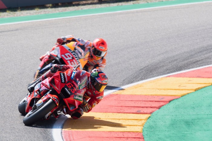 Marc Marquez, Francesco Bagnaia, MotoGP Aragon 2021 ALCANIZ, SPAIN - SEPTEMBER 12: Francesco Bagnaia of Italy and Ducati Lenovo Team leads Marc Marquez of Spain and Repsol Honda Team during the MotoGP race during the MotoGP of Aragon - Race at Motorland Aragon Circuit on September 12, 2021 in Alcaniz, Spain. (Photo by Mirco Lazzari gp/Getty Images)